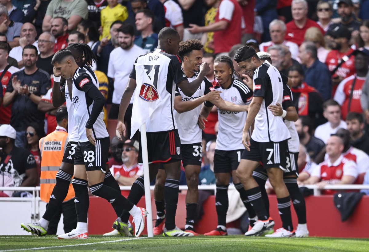 arsenal danh roi chien thang truoc 10 nguoi cua fulham hinh anh 2