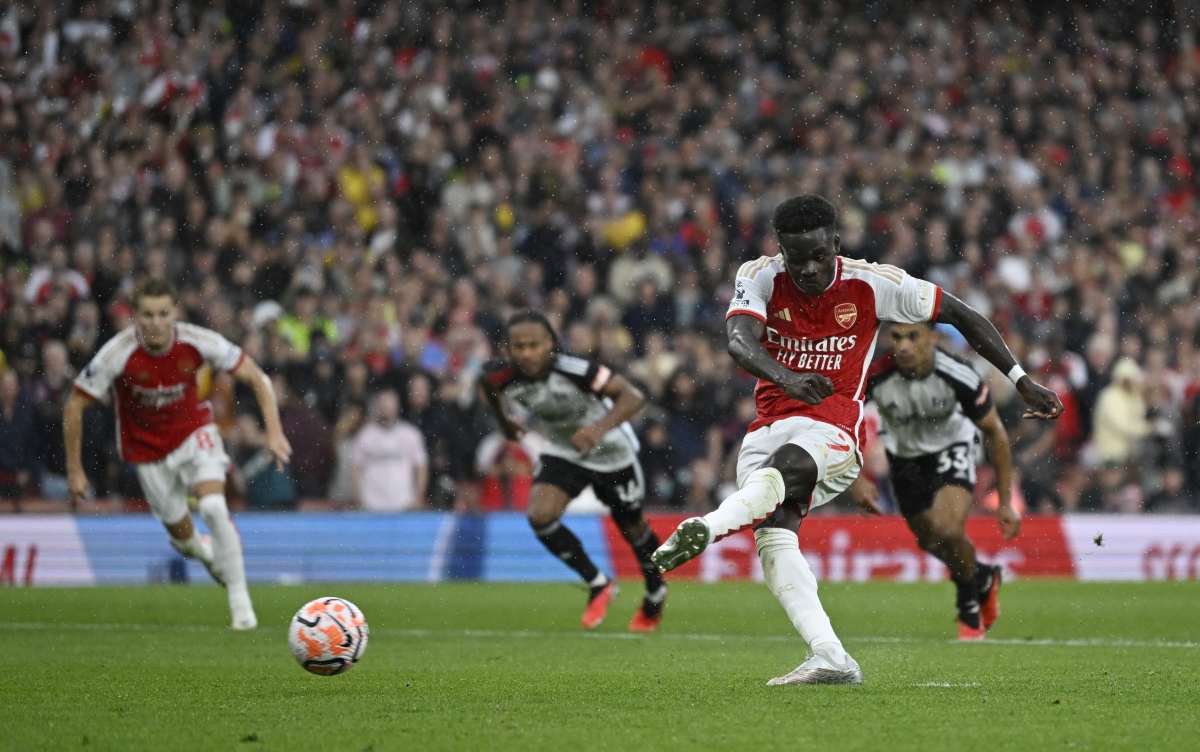 arsenal danh roi chien thang truoc 10 nguoi cua fulham hinh anh 3