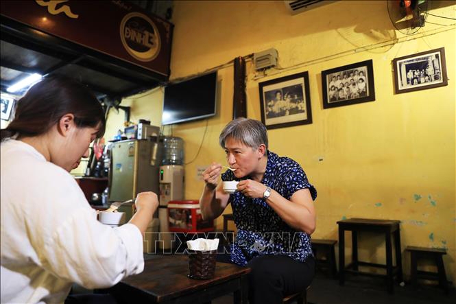 penny wong explores hanoi landmark, samples coffee in old quarter picture 2 penny wong explores hanoi landmark, samples coffee in old quarter picture 2