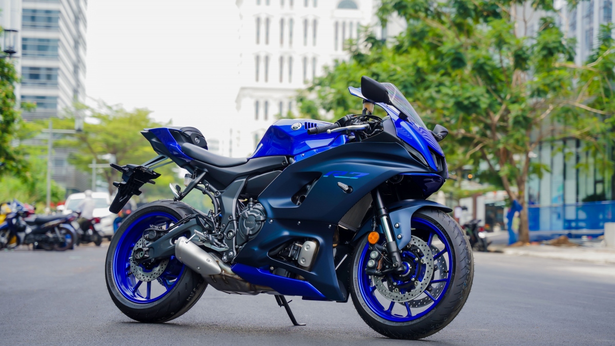 Yamaha R7 Blue