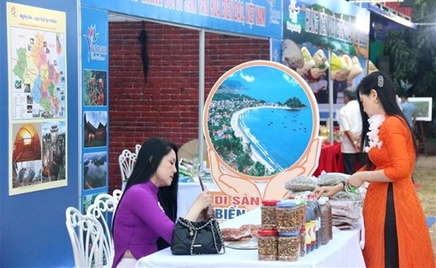 over 200 photos on vietnam s seas, islands on display in binh thuan picture 1