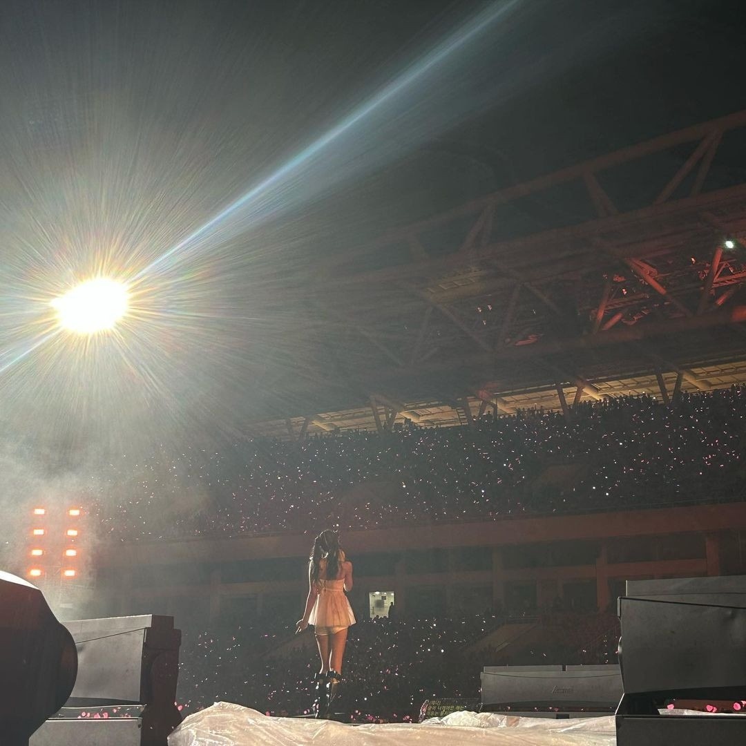 blackpink đăng ảnh hậu trường, nhắn nhủ yêu thương tới fan việt hình ảnh 4 blackpink dang anh hau truong, nhan nhu yeu thuong toi fan viet hinh anh 4