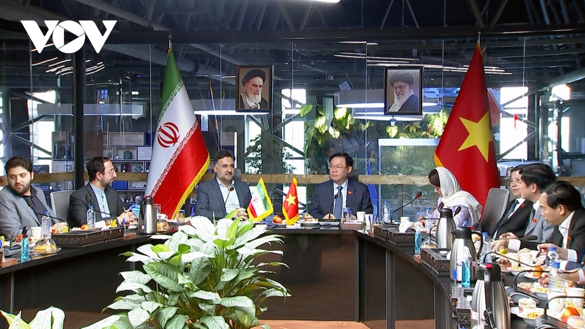 na chairman visits iran innovation and technology house in tehran picture 2