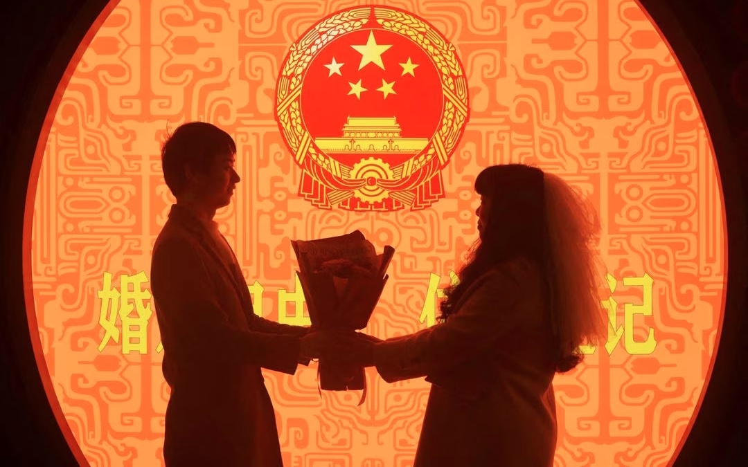 trung quoc thuong tien mat cho cac cap vo chong neu co dau duoi 25 tuoi hinh anh 1