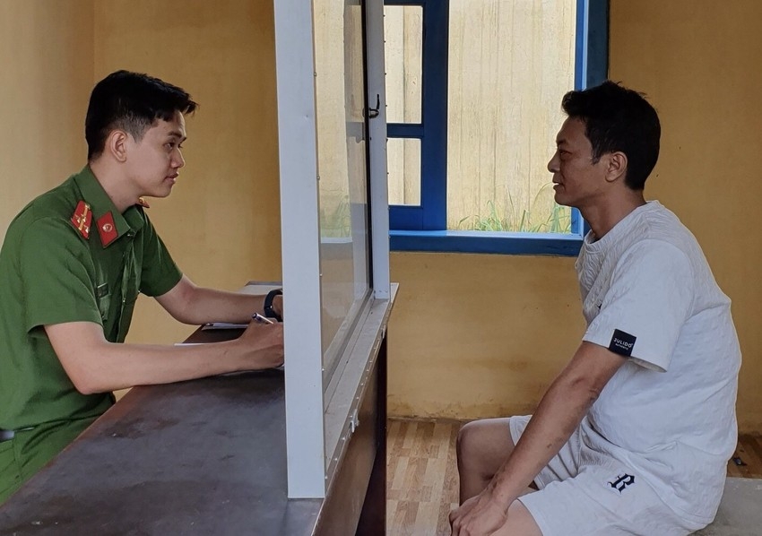 Làm việc tại quán massage, bé gái 13 tuổi bị hiếp dâm