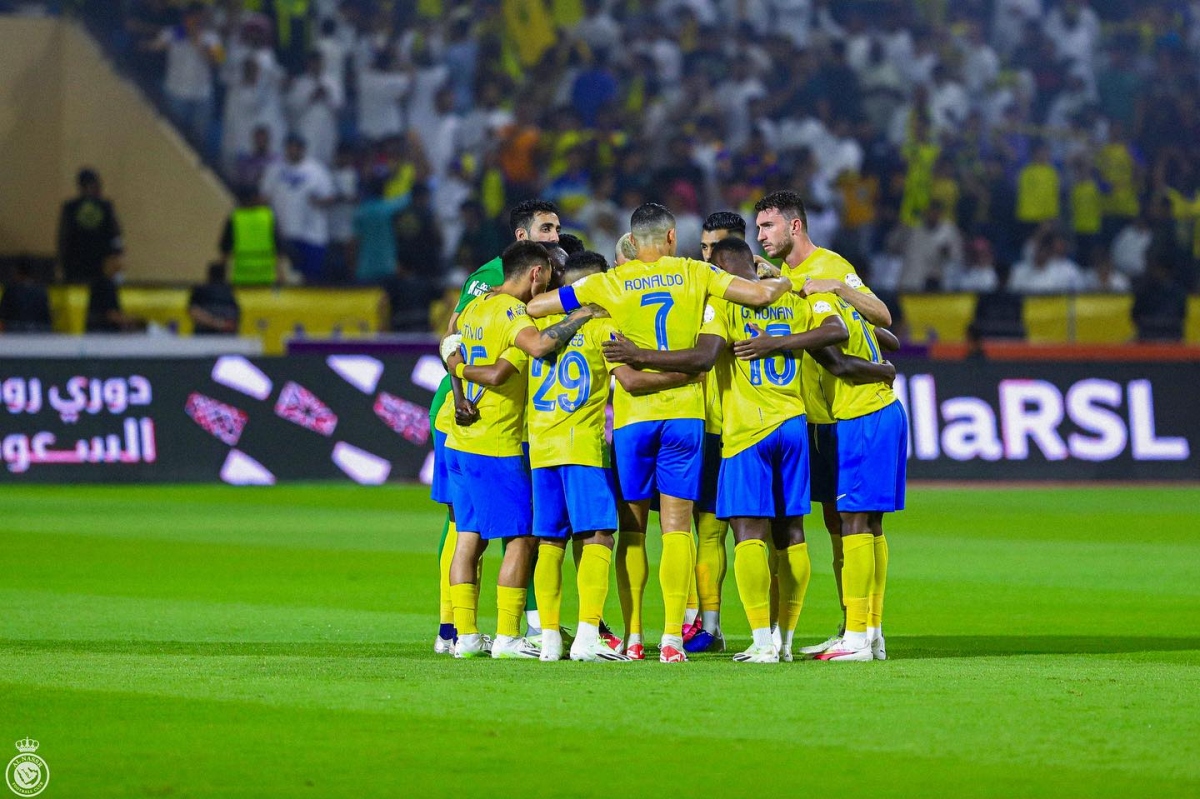 ronaldo ruc sang, al nassr thang dam al fateh hinh anh 1