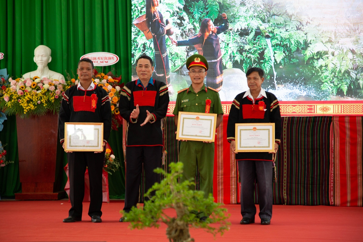 nhung dang vien nguoi E de guong mau o ea tul hinh anh 3