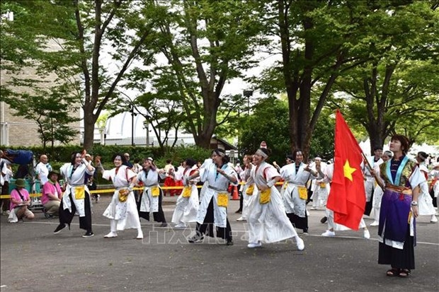 vietnamese dance group performs at japanese festival picture 1