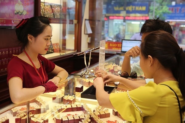 economic difficulties push gold demand down picture 1