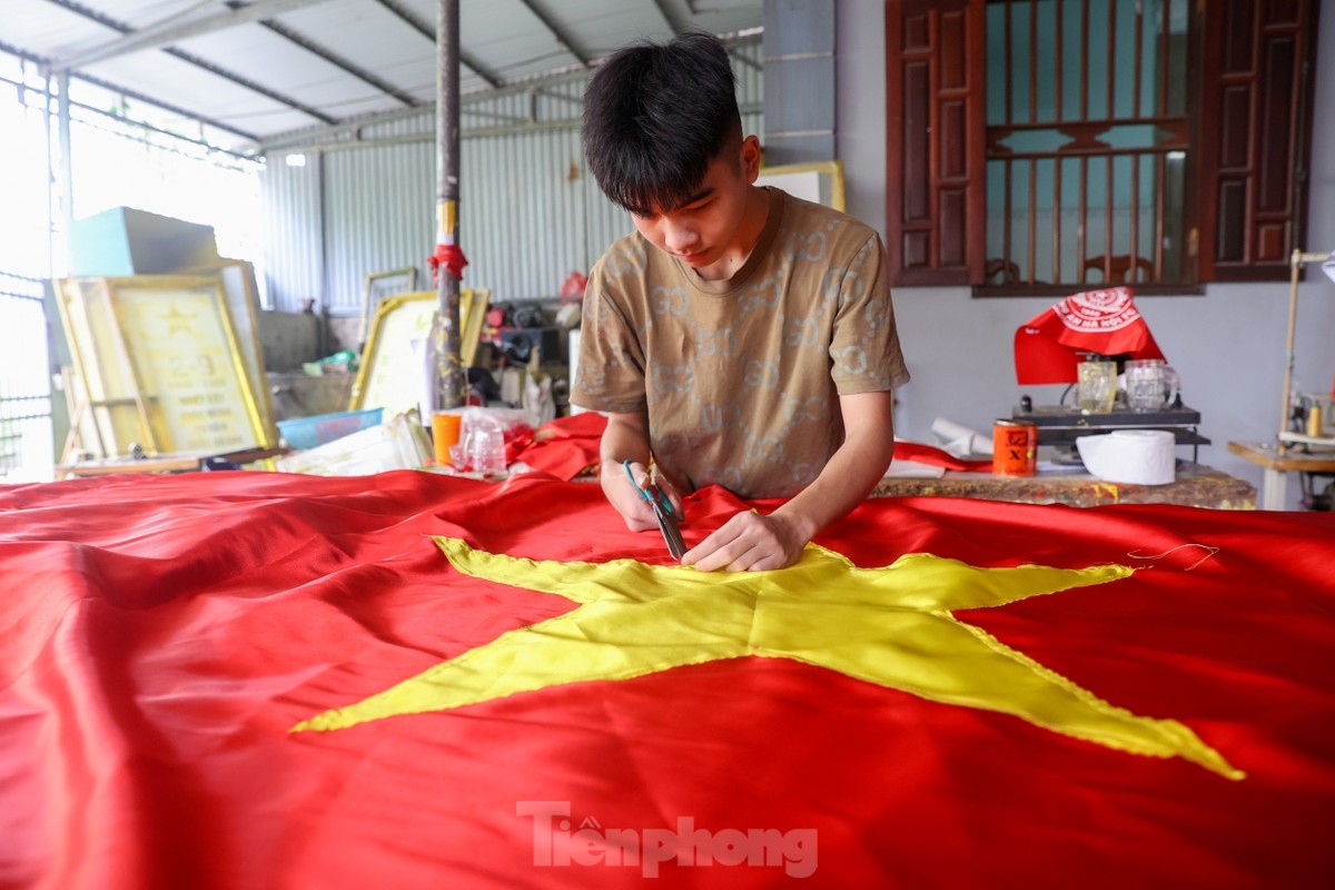 flag making village in hanoi busy ahead of national day celebrations picture 11