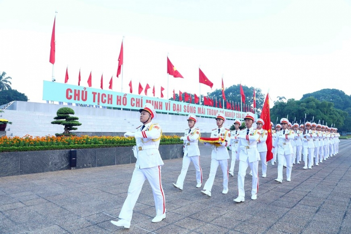 flag-hoisting ceremony in celebration of 78th national day of vietnam picture 2