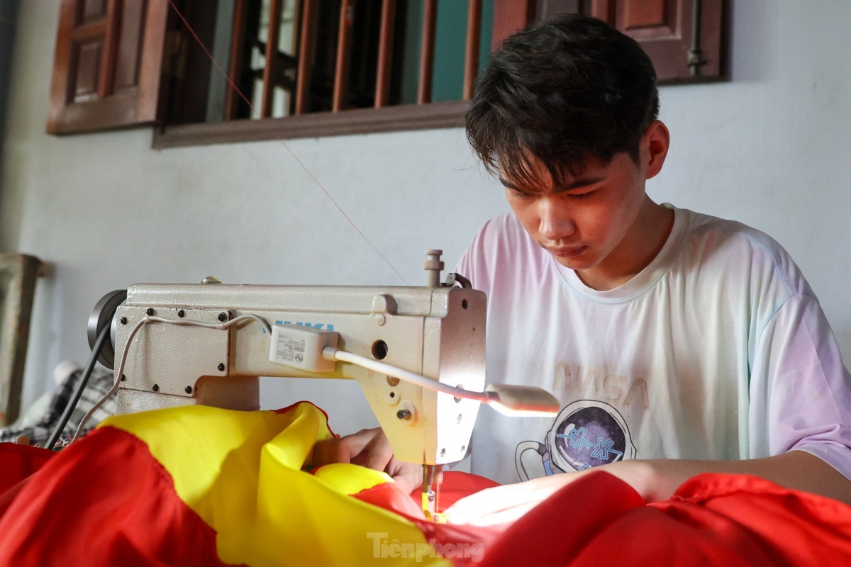 flag making village in hanoi busy ahead of national day celebrations picture 3