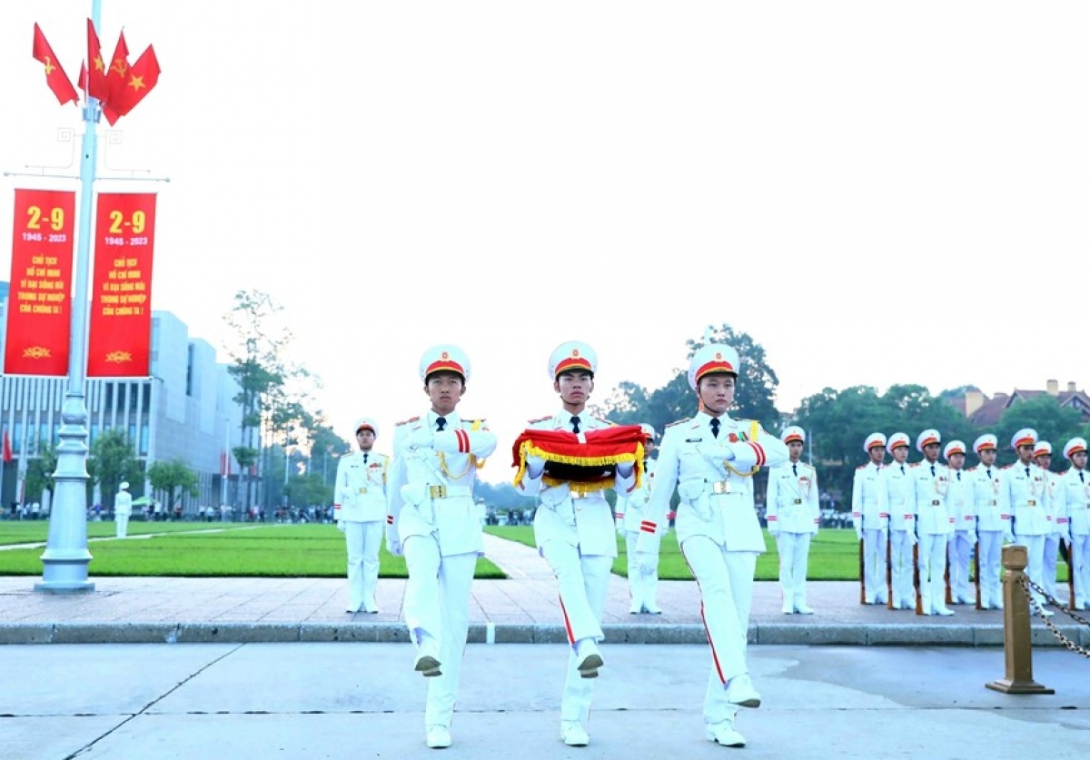 flag-hoisting ceremony in celebration of 78th national day of vietnam picture 3