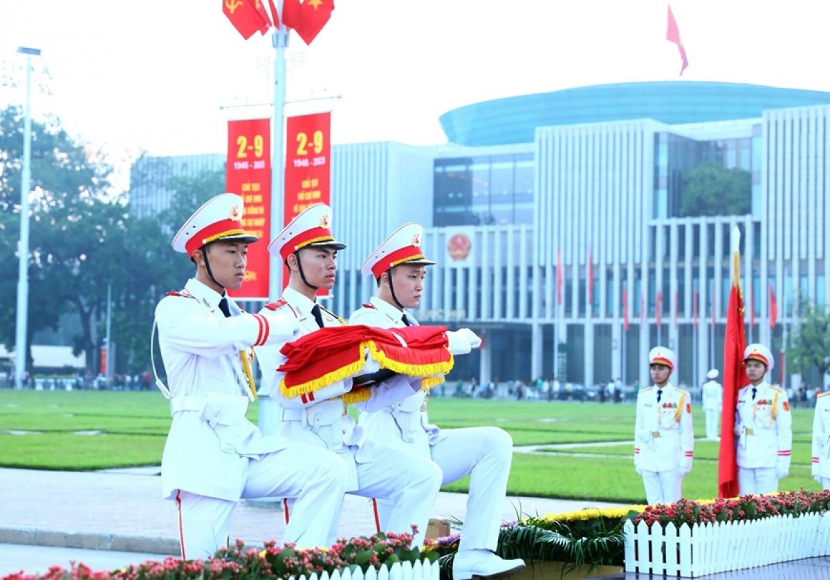 flag-hoisting ceremony in celebration of 78th national day of vietnam picture 4