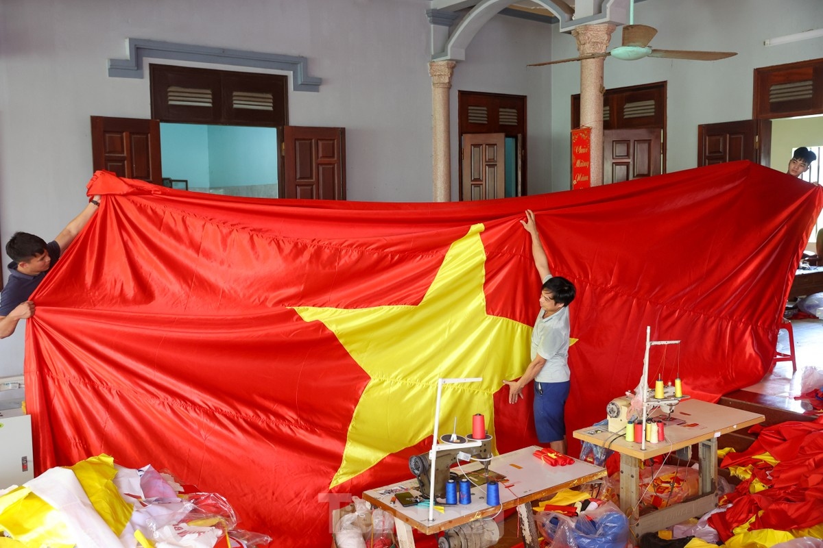 flag making village in hanoi busy ahead of national day celebrations picture 5