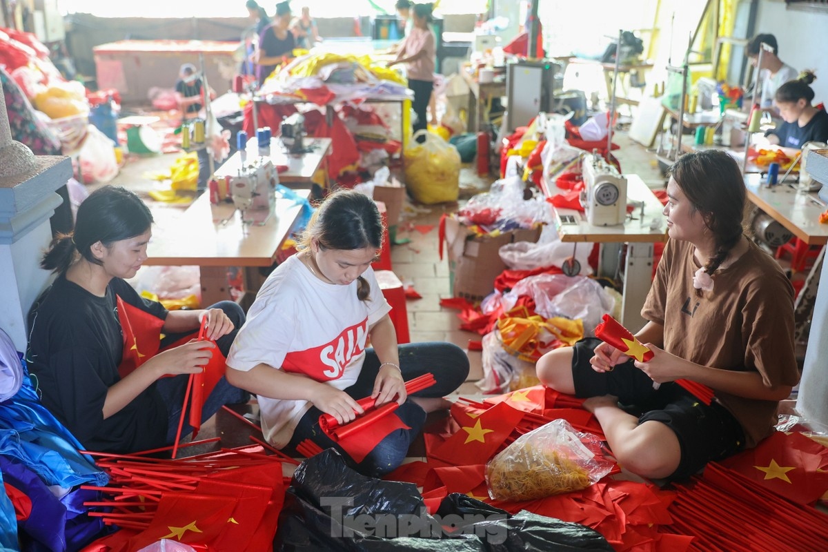 flag making village in hanoi busy ahead of national day celebrations picture 6