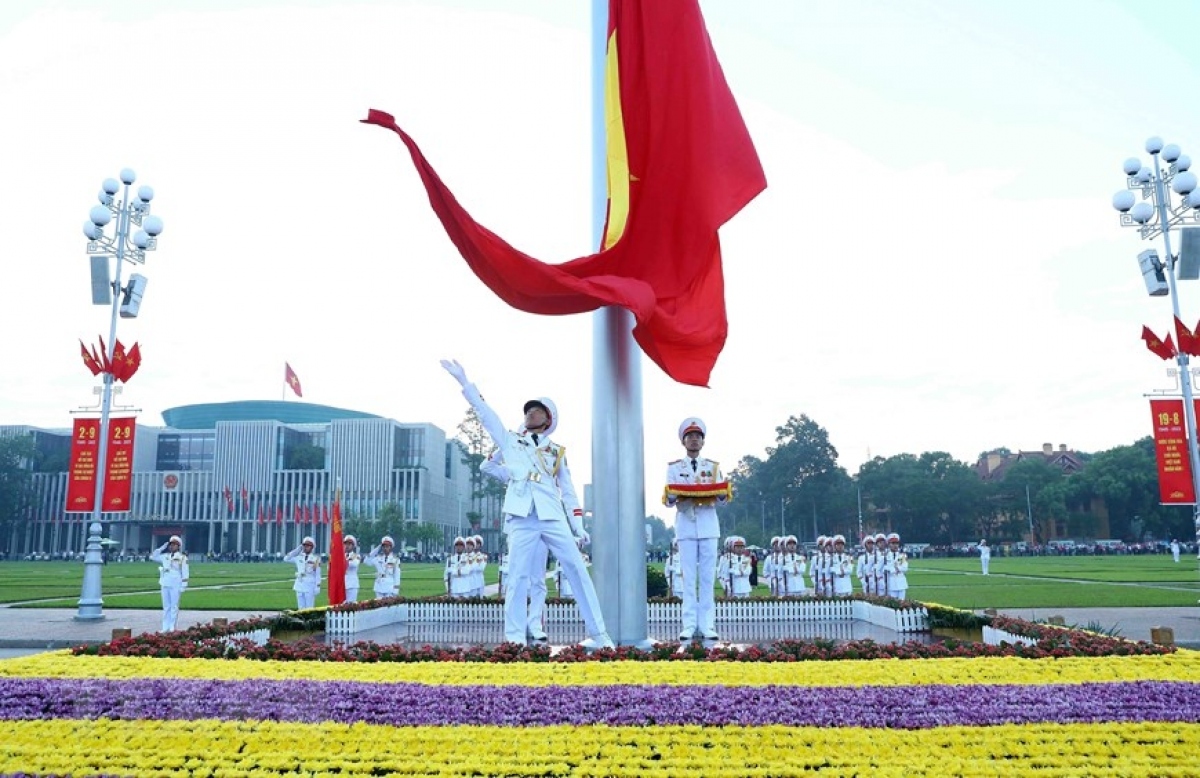 flag-hoisting ceremony in celebration of 78th national day of vietnam picture 6