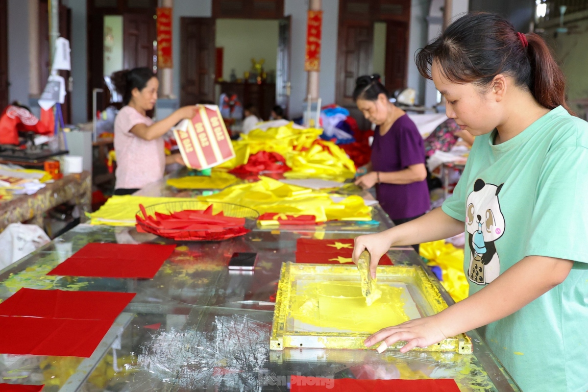 flag making village in hanoi busy ahead of national day celebrations picture 9