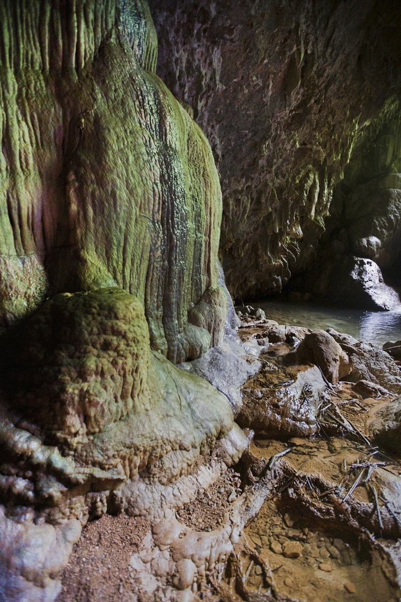 Khám phá vẻ đẹp hoang sơ của hang Sưng ở Hòa Bình - Ảnh 3.