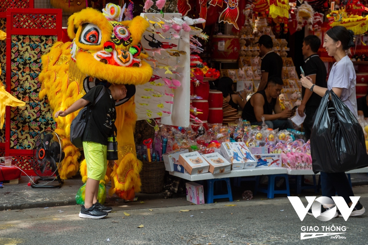 hang ma street enjoys buzz as mid-autumn festival nears picture 5