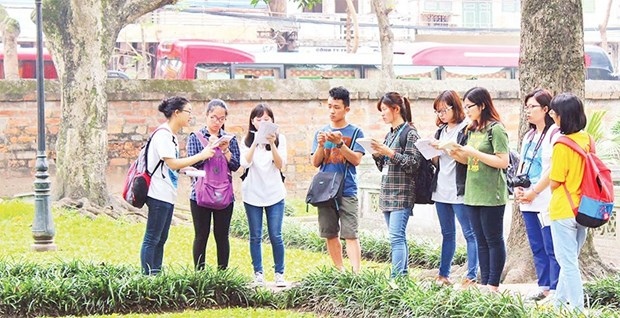 youngsters passionate in spreading hanoi s image among foreign tourists picture 1