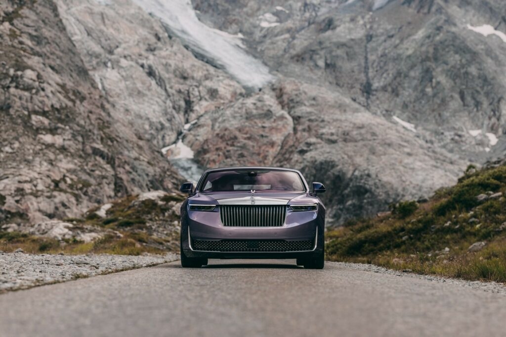Rolls-Royce Amethyst Droptail sở hữu diện tích ốp gỗ rộng nhất