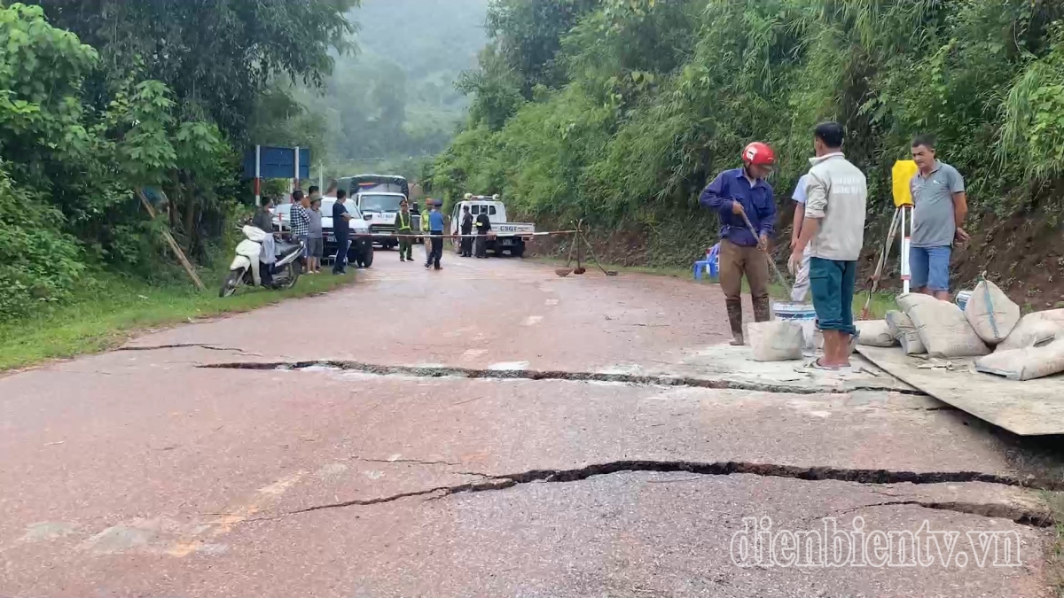 tam thoi dung luu thong qua cau nam nhe ii, quoc lo 4h di muong nhe hinh anh 2