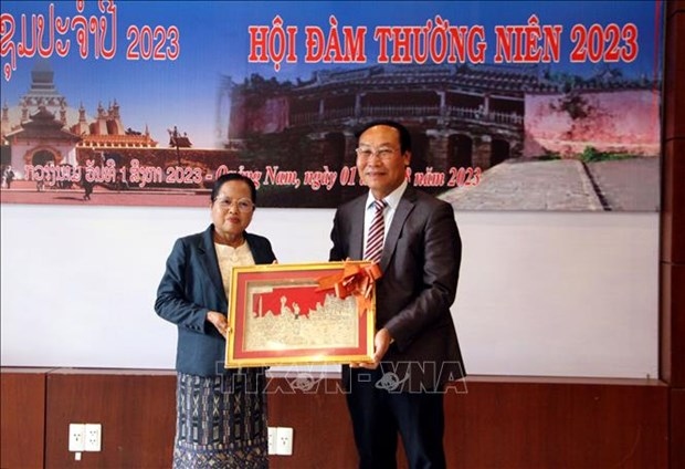 vietnamese, lao provinces tighten friendship, cooperation picture 1