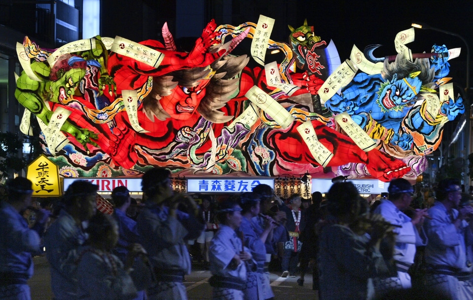 Tưng bừng lễ hội búp bê giấy khổng lồ tại Nhật Bản