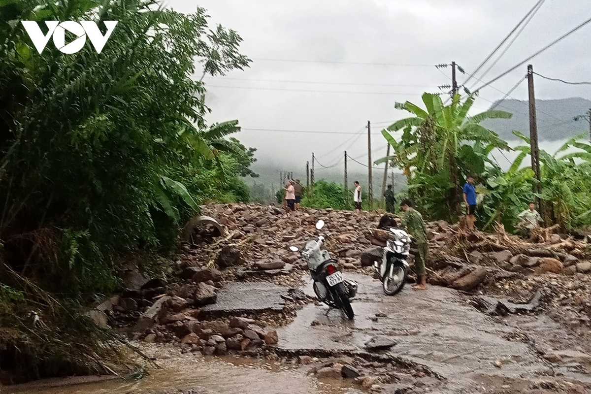 heavy rain and landslides leave four dead and three injured in lai chau picture 3