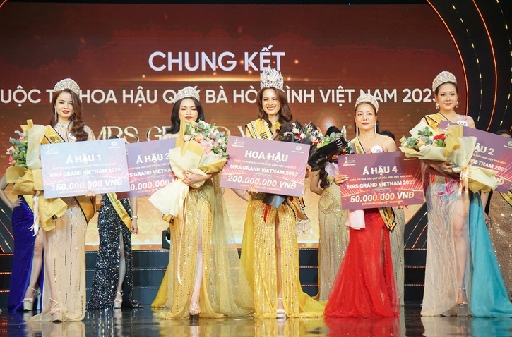 local businesswoman wins mrs grand vietnam 2023 crown picture 1