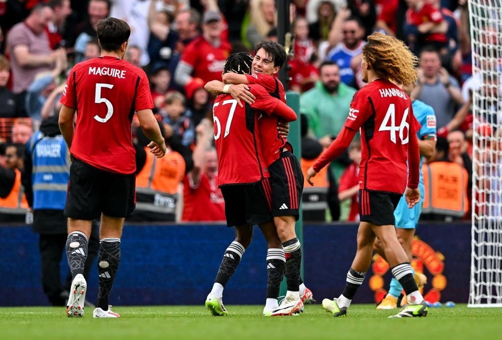 harry maguire lap cong chuoc toi, mu thoat thua athletic bilbao hinh anh 4