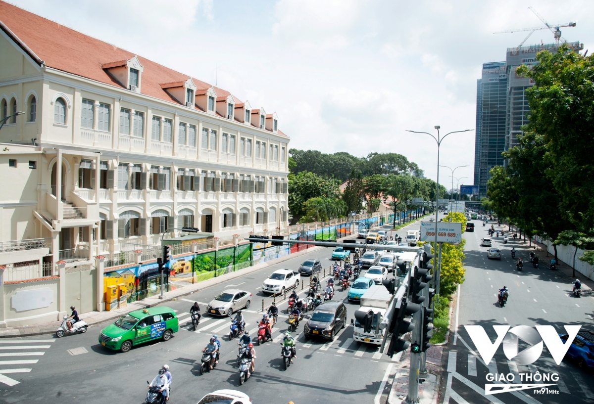 murals give new look to ho chi minh city streets picture 1