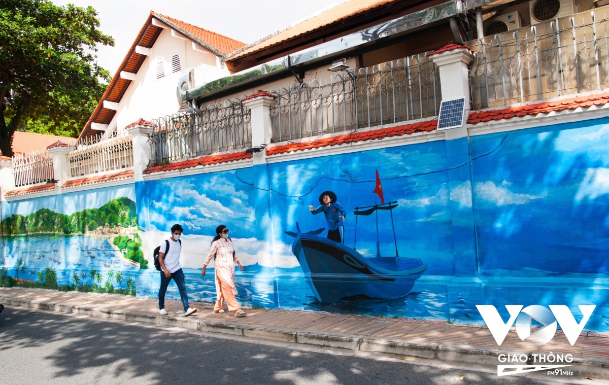 murals give new look to ho chi minh city streets picture 5
