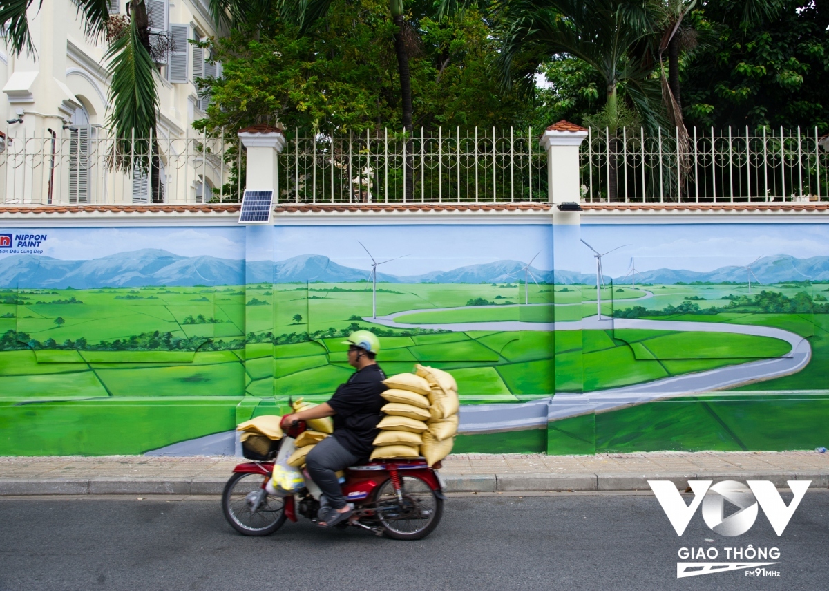 murals give new look to ho chi minh city streets picture 7