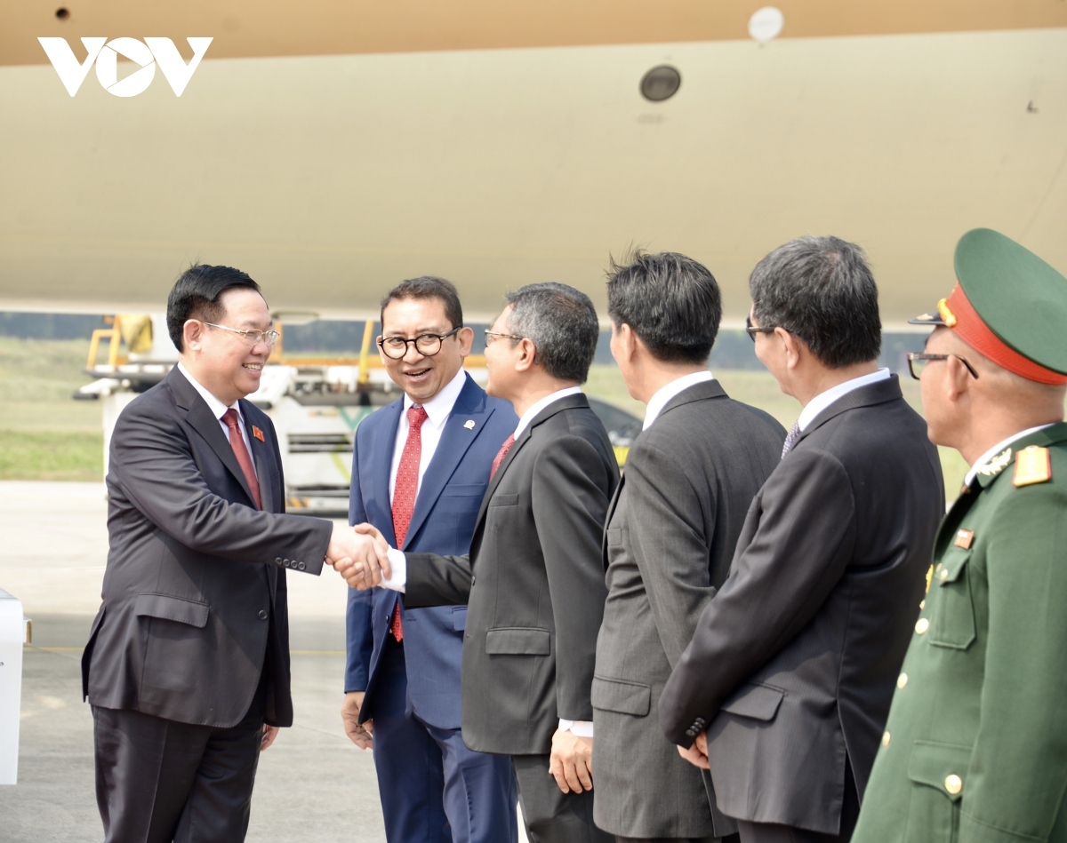top legislator vuong dinh hue arrives in jakarta for indonesia visit picture 1