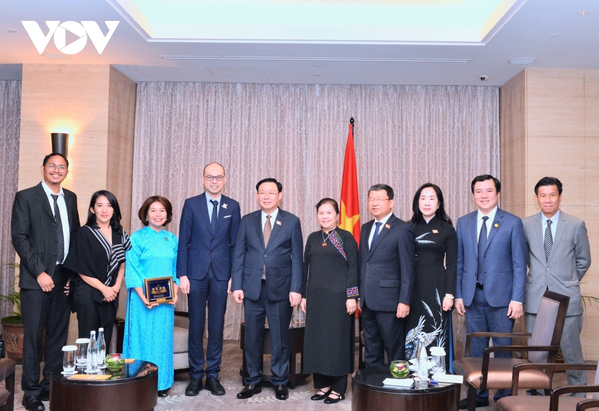 top legislator receives leading indonesian business groups picture 3