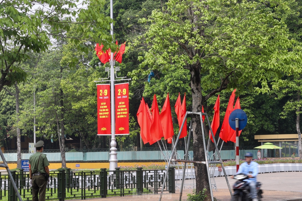 hanoi streets colourful ahead of celebrations for national day picture 12