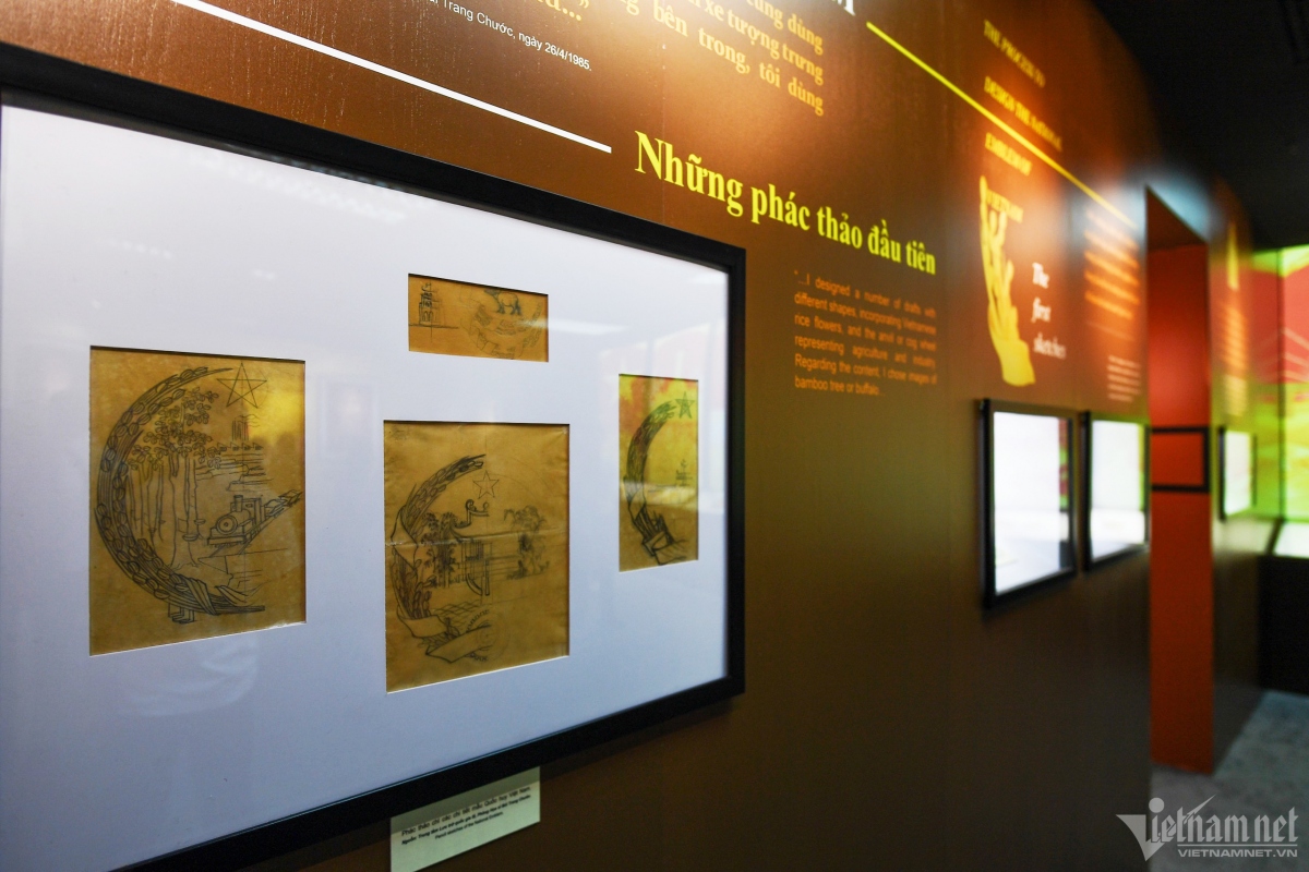 original designs of national emblem go on show in hanoi picture 3