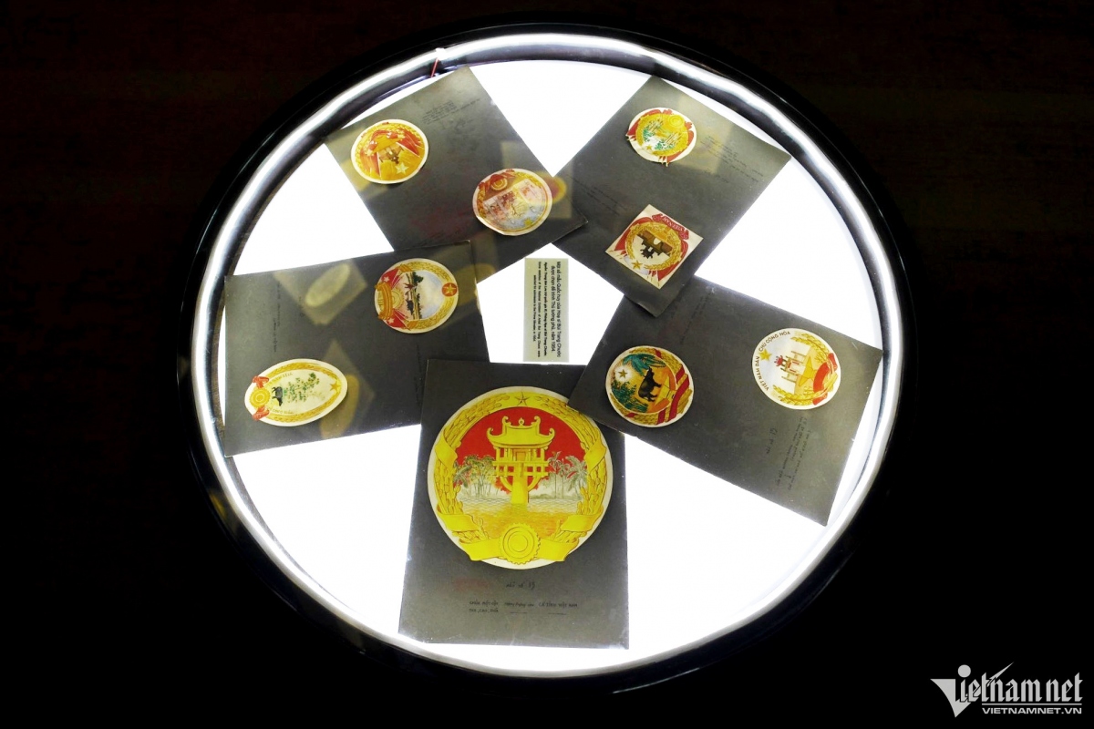 original designs of national emblem go on show in hanoi picture 4
