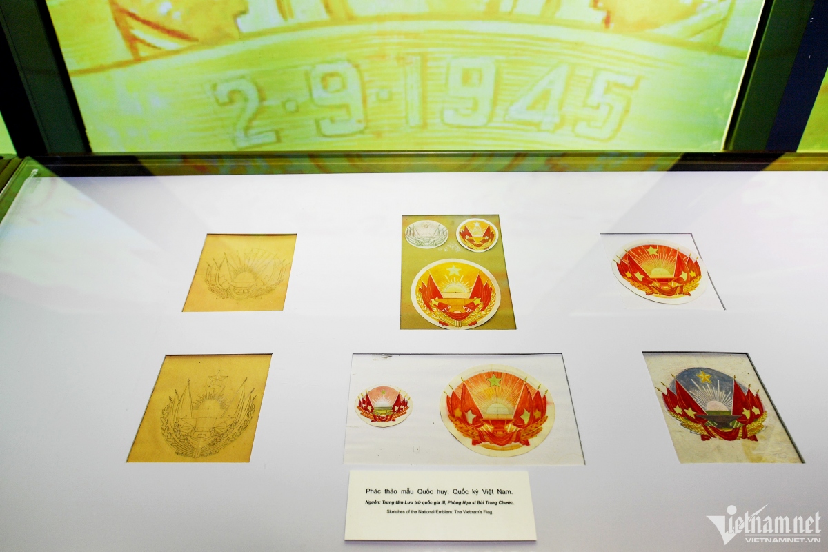 original designs of national emblem go on show in hanoi picture 6