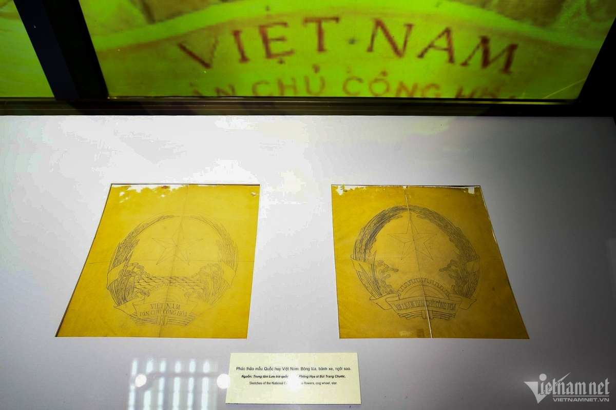 original designs of national emblem go on show in hanoi picture 7