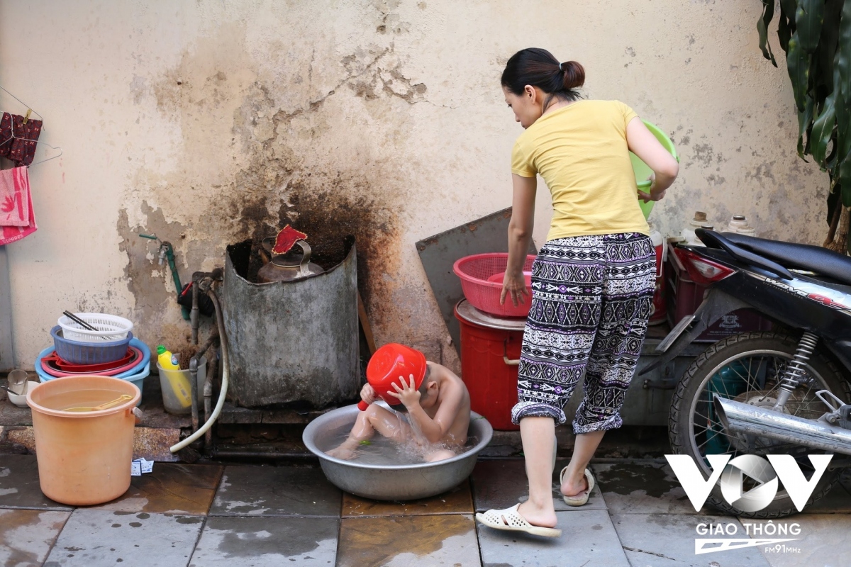 Vỉa hè Hà Nội để làm gì?