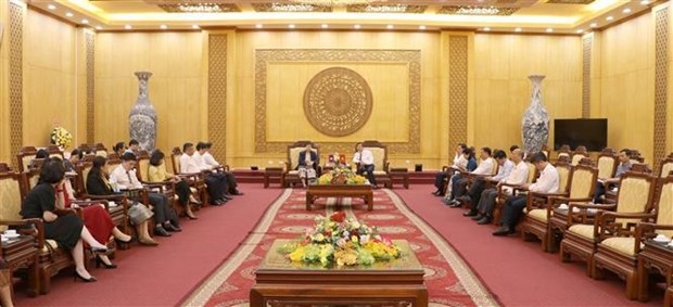 ninh binh leader hosts lao guests picture 1