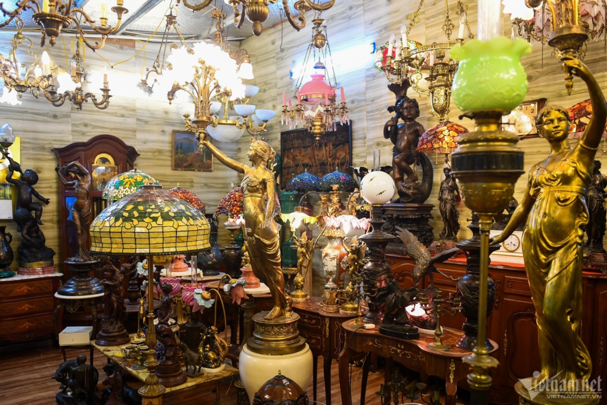 hanoi old-fashioned market among favourite destinations for antique enthusiasts picture 6