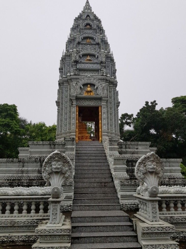 som rong pagoda in soc trang province picture 3