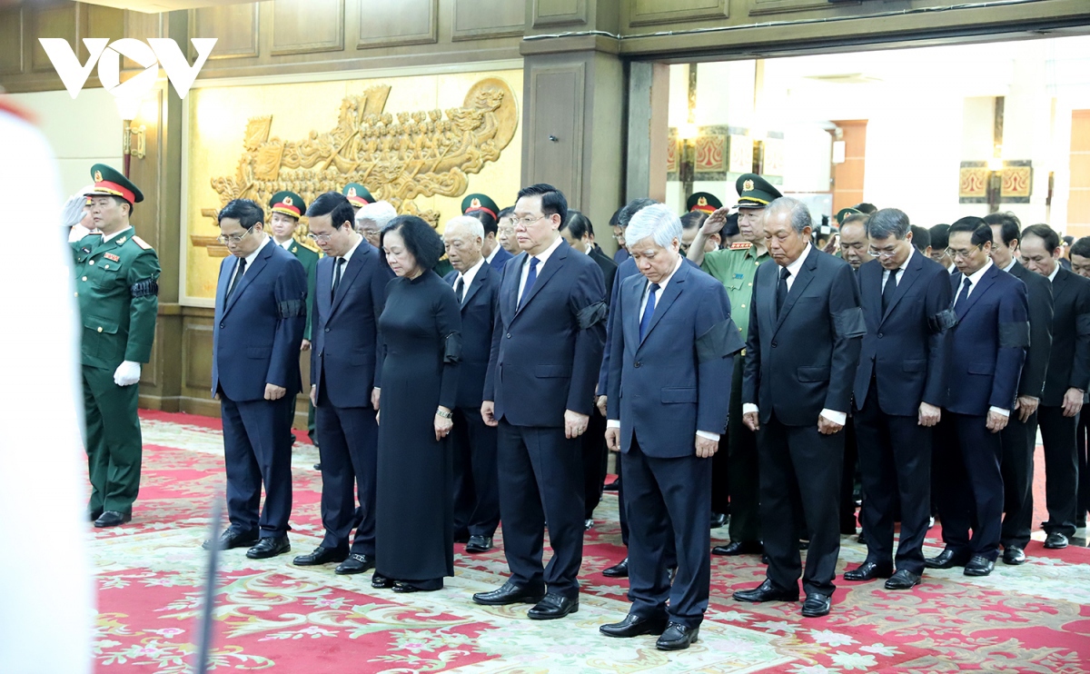 party, state leaders mourn deputy prime minister le van thanh picture 2