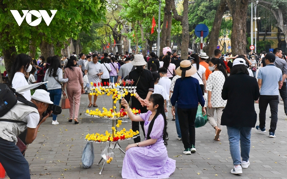 pho di bo ho hoan kiem mo cua tu 7h ngay 1 9 den het ngay 4 9 hinh anh 1