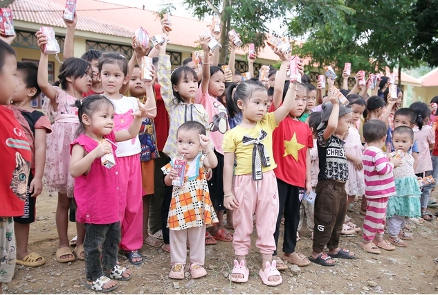 Uoc mo san choi tren may cua tre em ban pu lau son la hinh anh 1