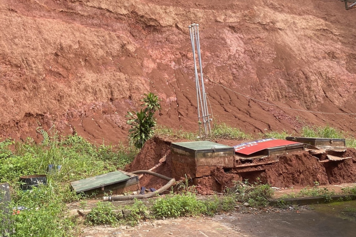 bon chua xang dau troi len khoi mat dat hon 1m o Dak nong hinh anh 1